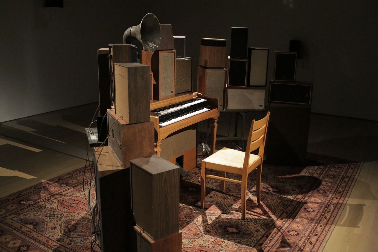Janet Cardiff and George Bures Miller
The Poetry Machine,&amp;nbsp;2017
Interactive audio/mixed-media installation including organ, speakers, carpet, computer and electronics
Dimensions variable
Installation view,&amp;nbsp;Leonard Cohen: A Crack in Everything
November 9, 2017 &amp;ndash;&amp;nbsp;April 12,&amp;nbsp;2018
Mus&amp;eacute;e d&amp;#39;art contemporain de Montr&amp;eacute;al, Canada