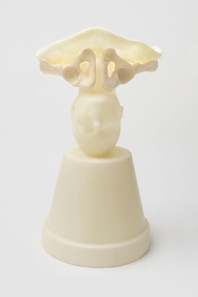 Janine Antoni
to channel, 2015
Polyurethane resin
Edition of 3 and 1 artist&amp;#39;s proof
27 x 15 x 15 inches
(68.6 x 38.1 x 38.1 cm)
