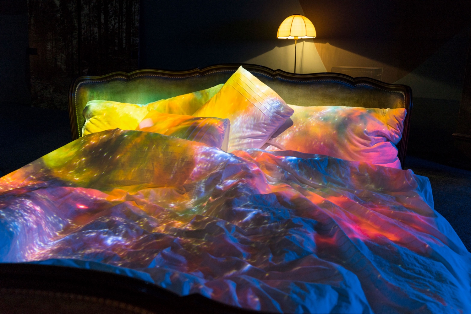Pipilotti Rist
Tu mich nicht nochmals verlassen (Do Not Abandon Me Again), 2015
Single-channel video installation, silent, color, with bed
Duration: 3 minutes, 37 seconds
Dimensions variable