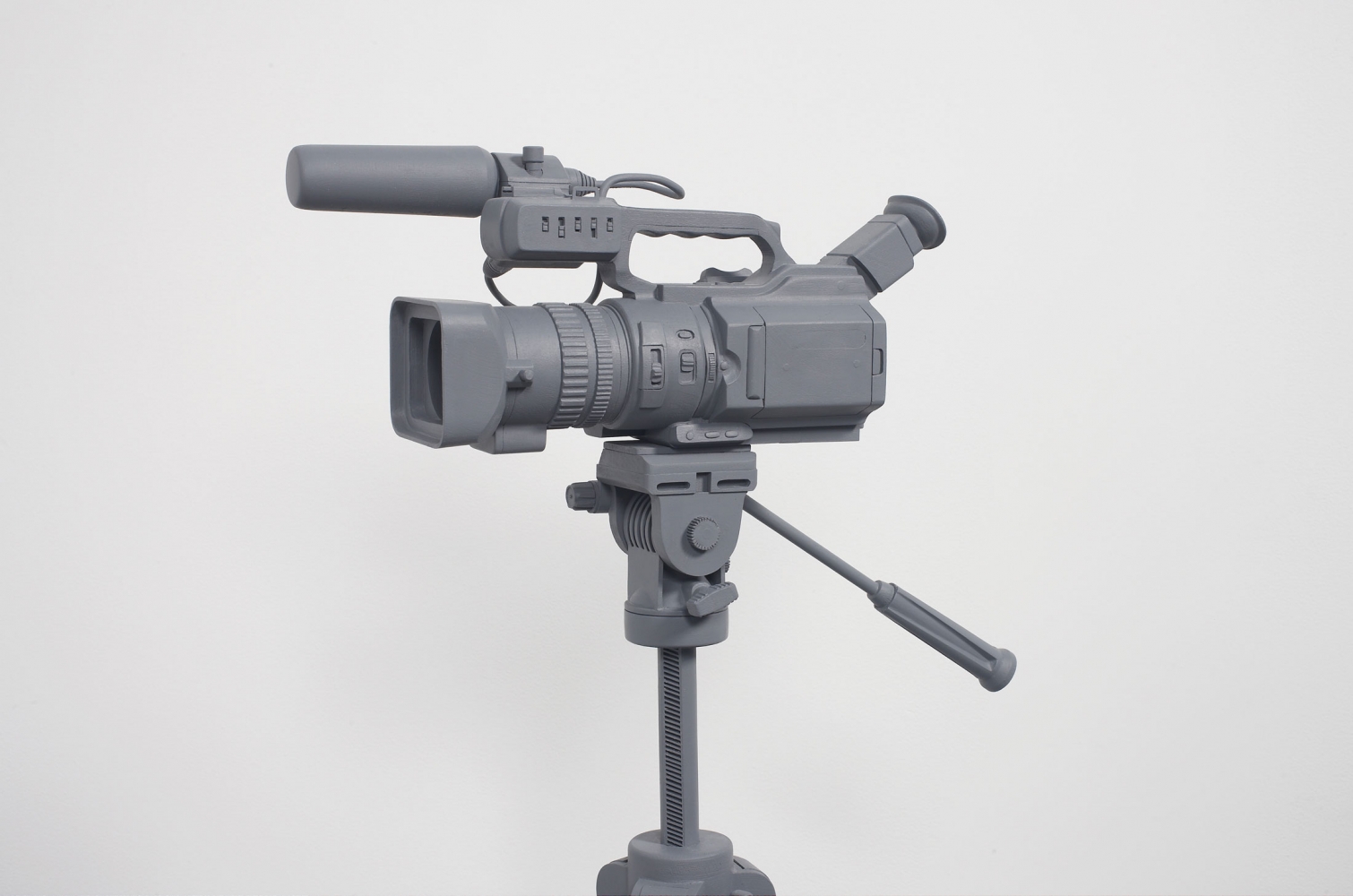 Tom Friedman

Untitled (video camera), 2012
Wood and paint
63 1/2 x 44 1/2 x 44 1/2 inches
(161.29 x 113.03 x 113.03 cm)