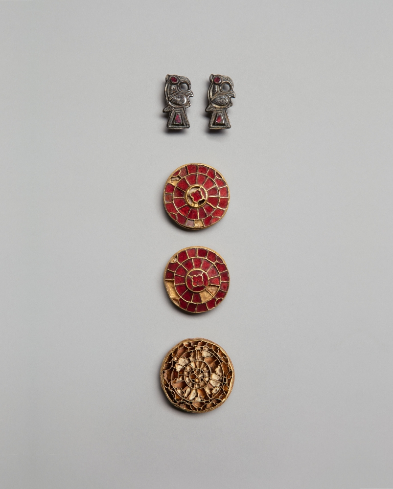 A group of Merovingian brooches from the collection of the Comtesse de Behague (1870-1939), c. 580-600
France
Garnet brooches: 1.6 in (4 cm) (diameter); gold, garnet, cement, copper alloy
Disk brooch: 1.7 in (4.4 cm) (diameter); gold, cement, copper alloy
Bird brooches: 1.3 x .7 in (3.3 x 1.8 cm); silver, gilding, garnet