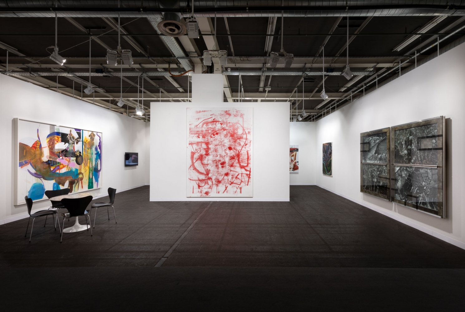 Luhring Augustine

Art Basel, Booth A3

Installation view

2019

Pictured from left: Albert Oehlen, Simone Leigh, Christopher Wool, Jeff Elrod, Josh Smith, Reinhard Mucha
