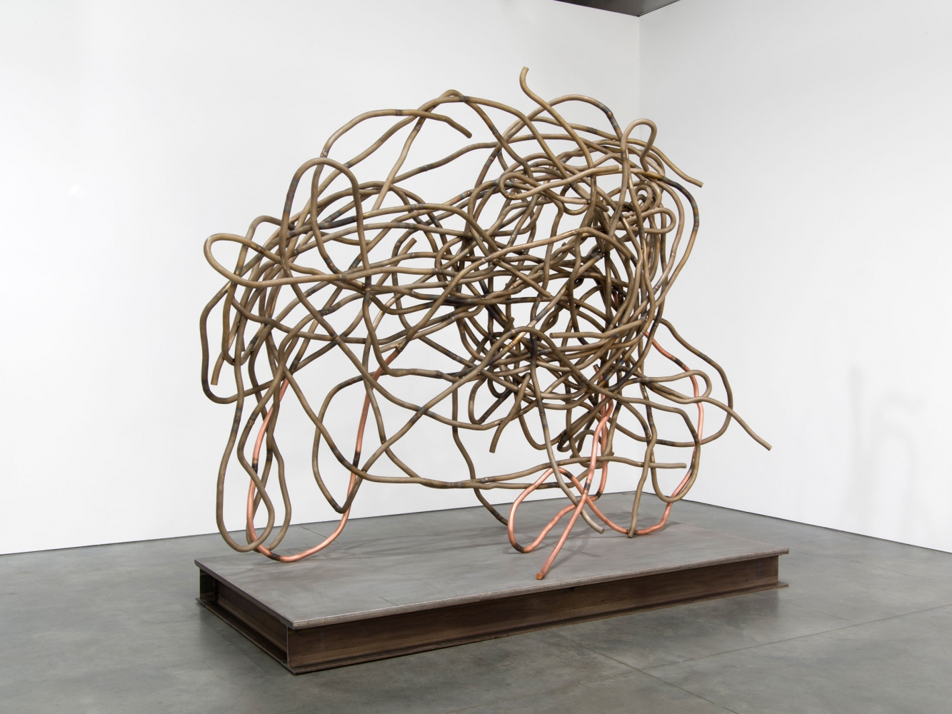 Christopher Wool
Untitled, 2014
Bronze
123 1/2 x 148 x 63 3/4 inches
(313.7 x 375.9 x 161.9 cm)