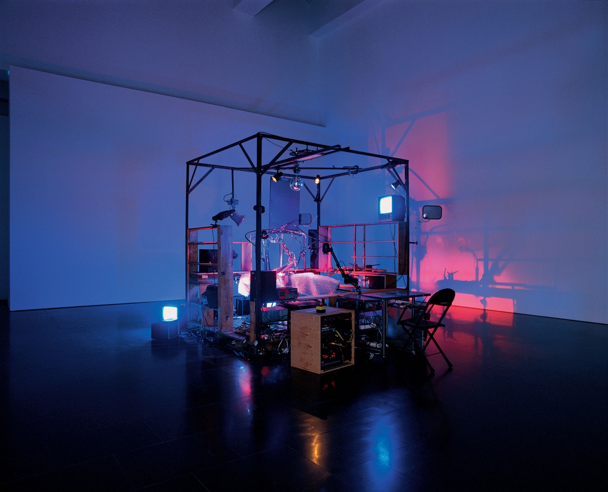Janet Cardiff and George Bures&amp;nbsp;Miller
The Killing Machine, 2007
Mixed media/audio installation
Pneumatics and robotics
Duration: 5 minutes
94 x 156 1/2 x 98 1/2&amp;nbsp;inches
(238.8 x 397.5 x 250.2 cm)