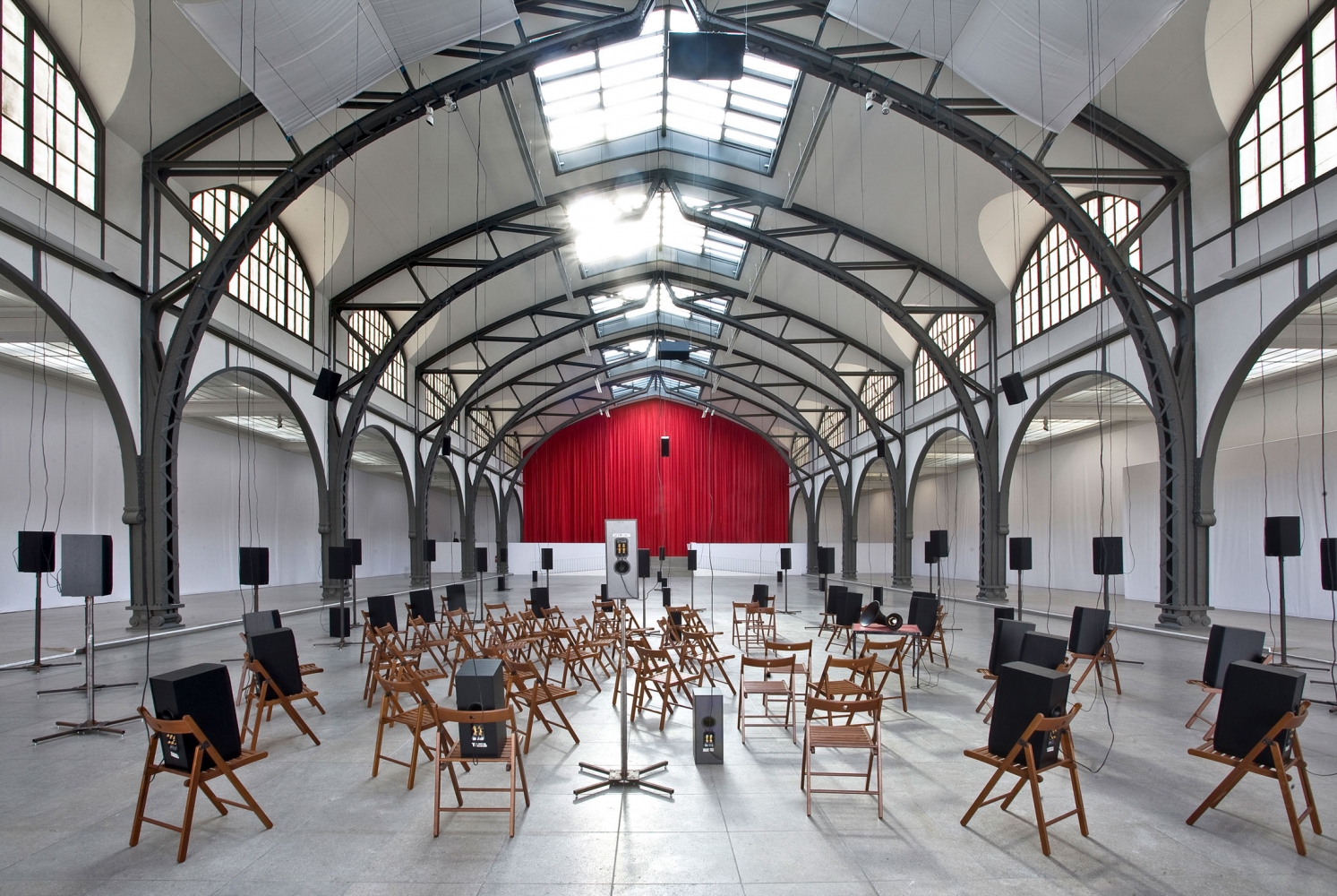 Janet Cardiff and George Bures Miller
The Murder of Crows, 2008
98-channel audio installation including speakers, table, and chairs
Duration: 30 minutes
Dimensions variable
Installation view at the Nationalgalerie im Hamburger Bahnhof, Staatliche Museen zu Berlin, 2009